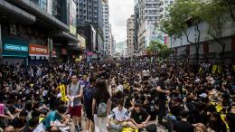 Hong Kong : L’action de protestation conduit à des routes bloquées